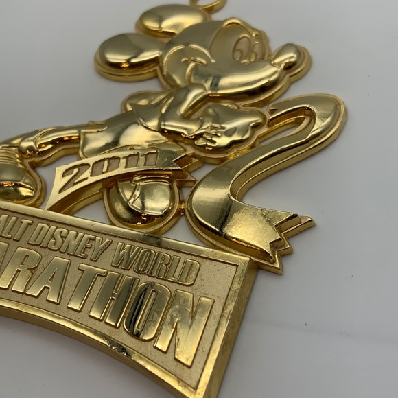 Disney Walt Disney World Marathon Mickey Mouse 2011 Gold Tone Medal - Picture 5 of 12